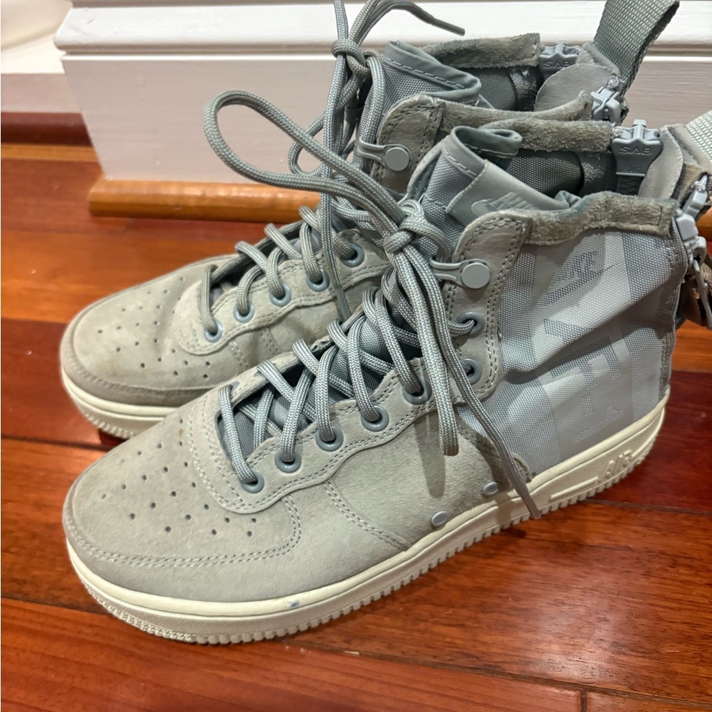 Women’s Nike SF Air Force 1 Mid 'Light Pumice Nike High-Top Sneakers